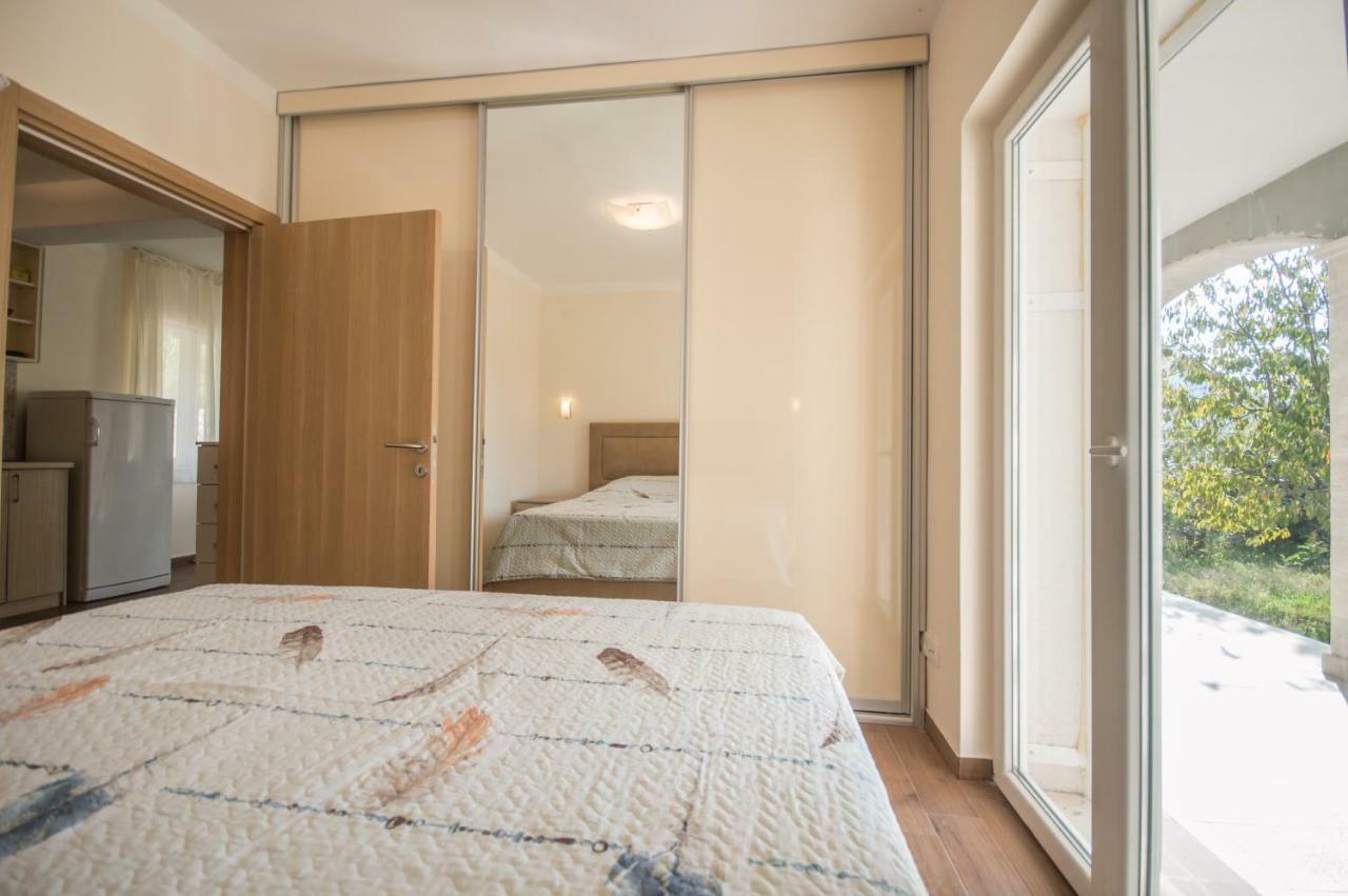 Queen Teuta Hotel Risan Kültér fotó