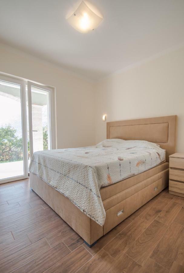 Queen Teuta Hotel Risan Kültér fotó